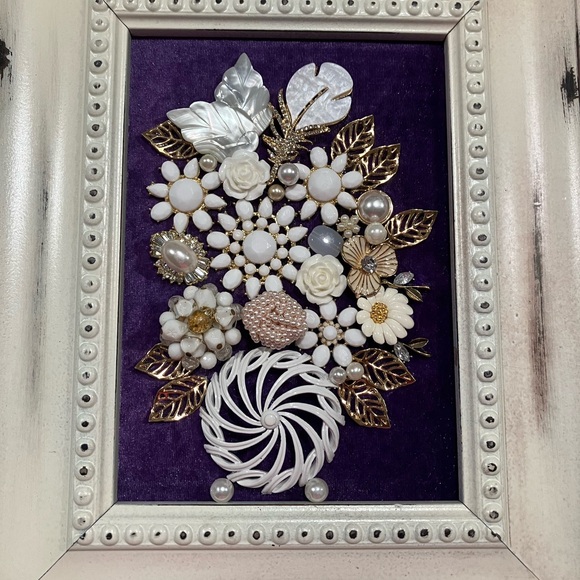 ORIGINAL JEWELRY ART COLLAGE. UNIQUE HANDMADE OOAK GIFT 💝 IDEA. IN CREAM/PURPLE - Picture 3 of 16